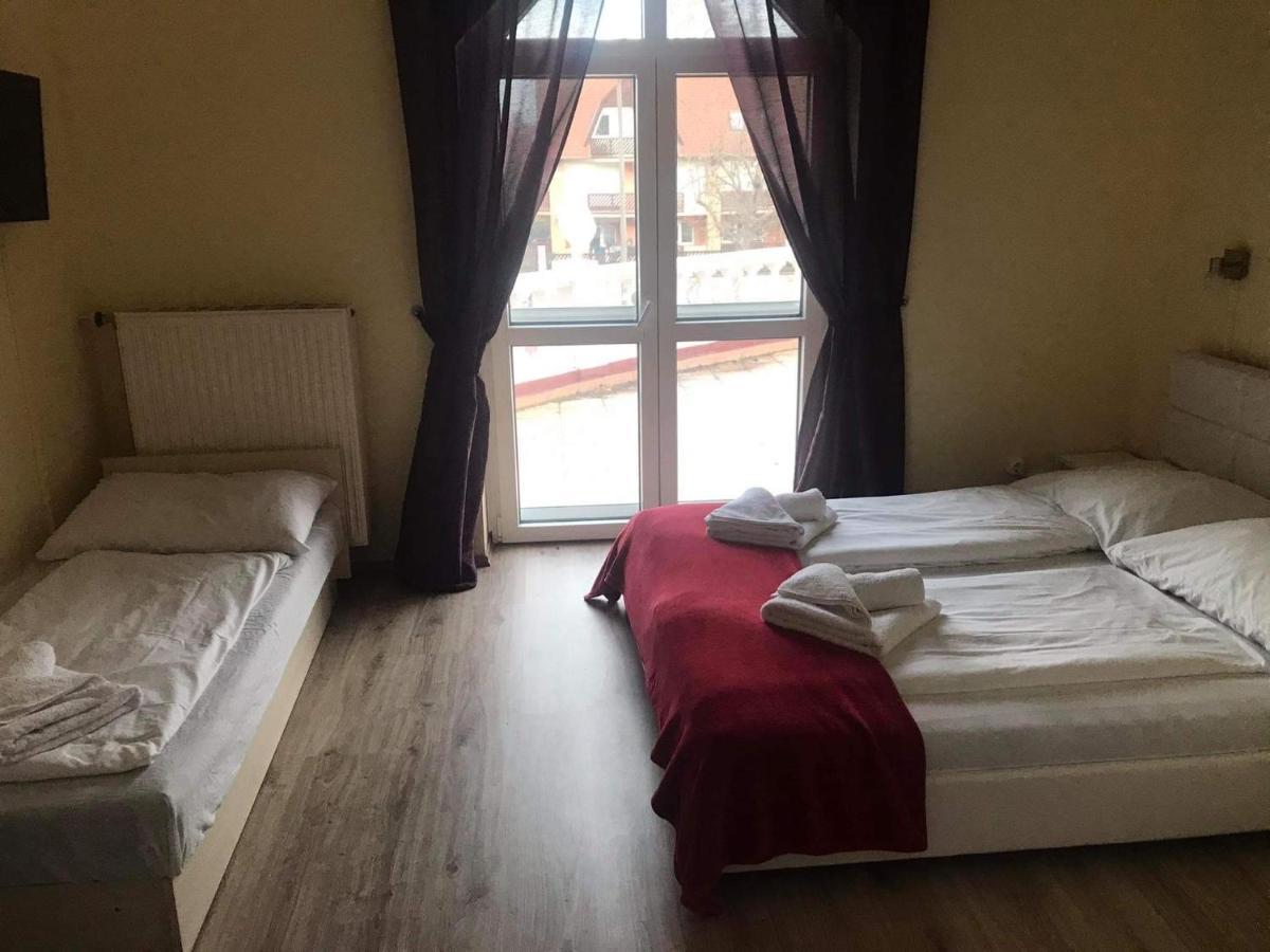 Y Panzio Bed & Breakfast Balatonlelle Exterior photo