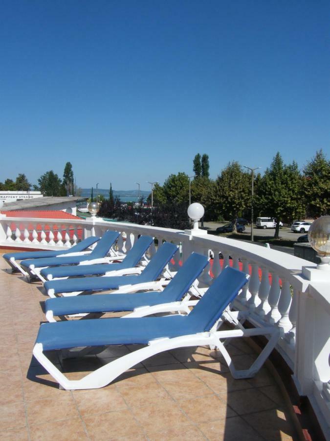Y Panzio Bed & Breakfast Balatonlelle Exterior photo